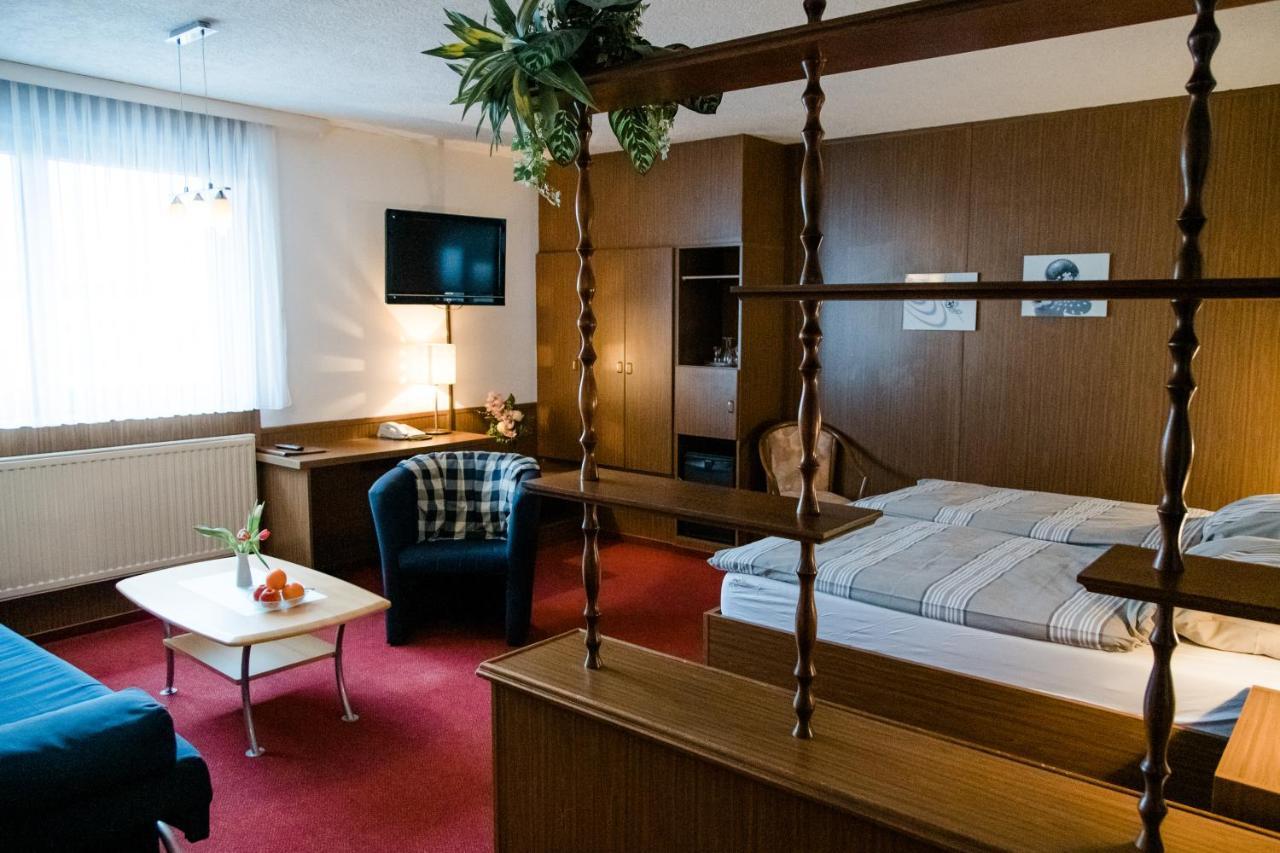 Hotel Mueller Genthin ภายนอก รูปภาพ