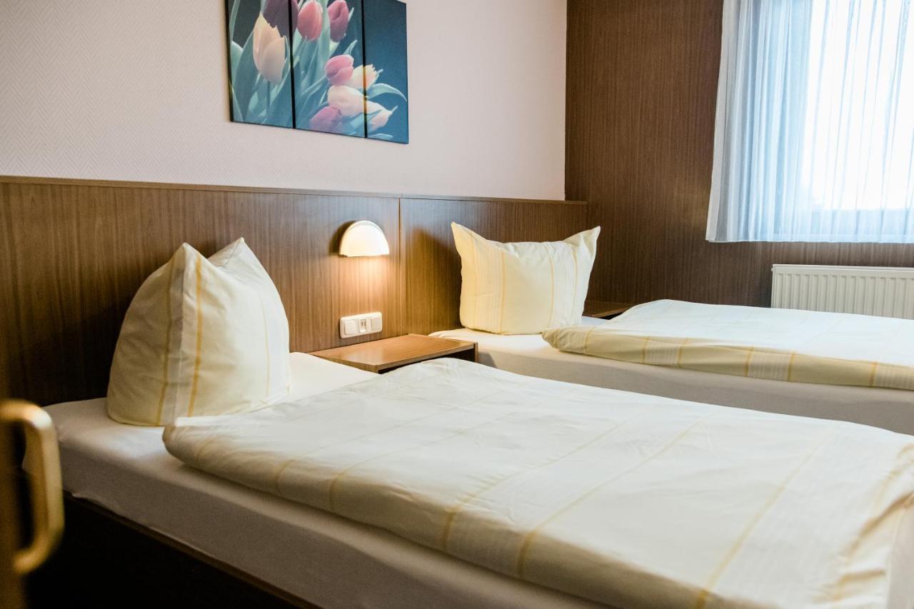 Hotel Mueller Genthin ภายนอก รูปภาพ