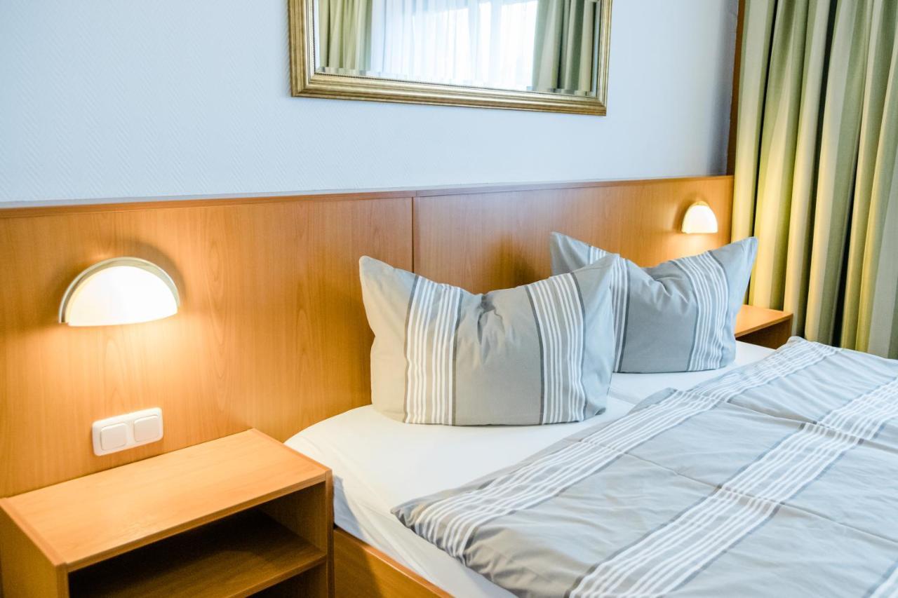 Hotel Mueller Genthin ภายนอก รูปภาพ