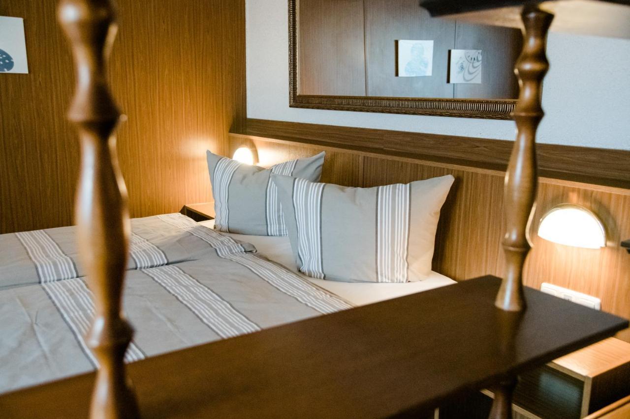 Hotel Mueller Genthin ภายนอก รูปภาพ