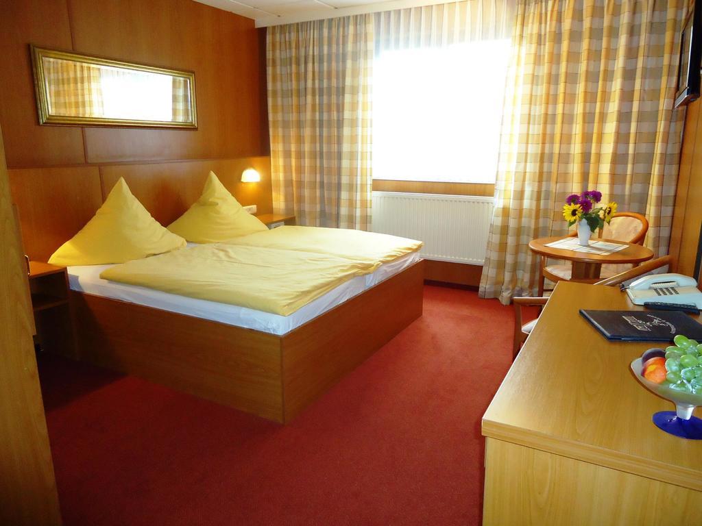 Hotel Mueller Genthin ห้อง รูปภาพ
