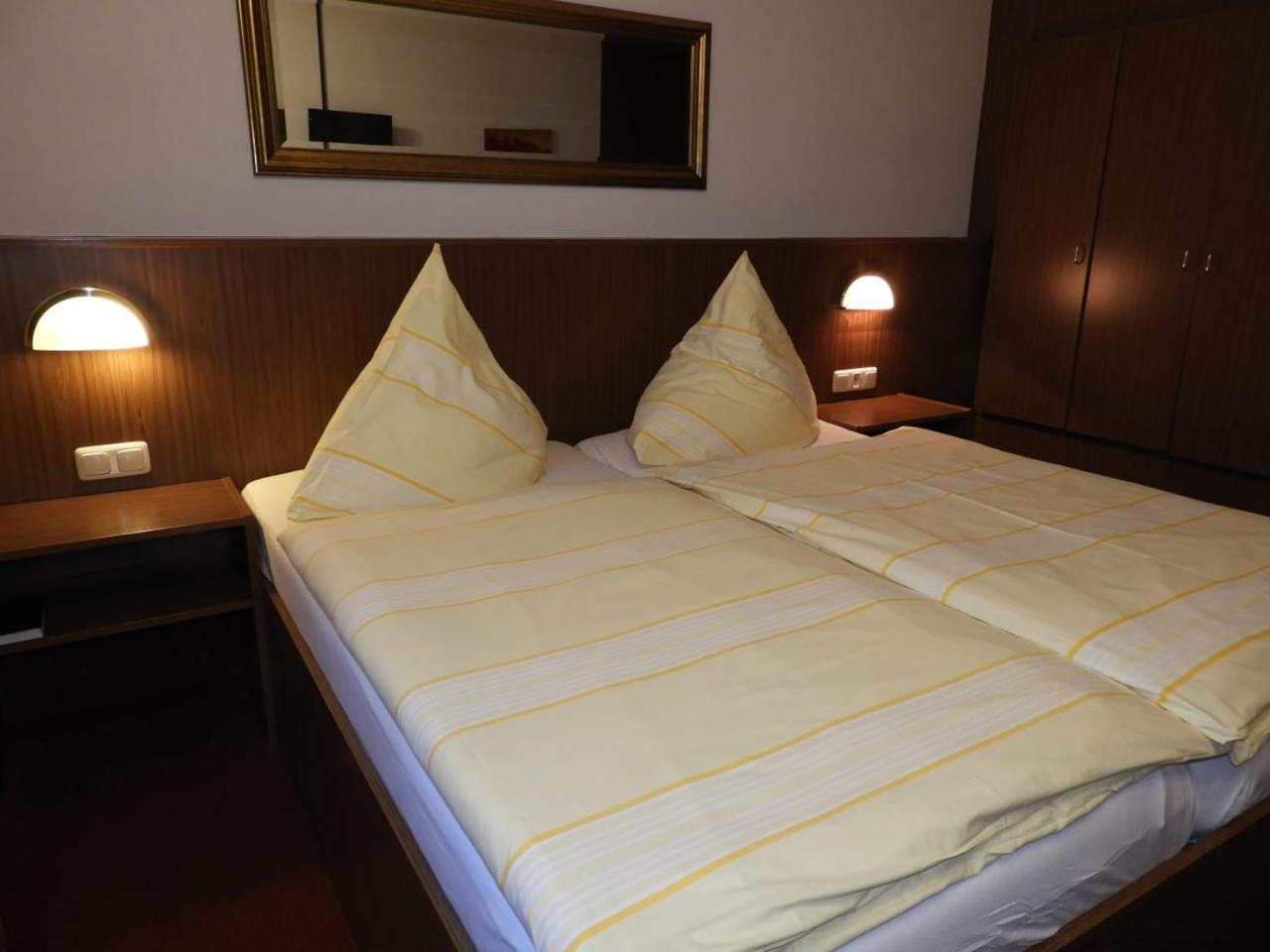 Hotel Mueller Genthin ภายนอก รูปภาพ